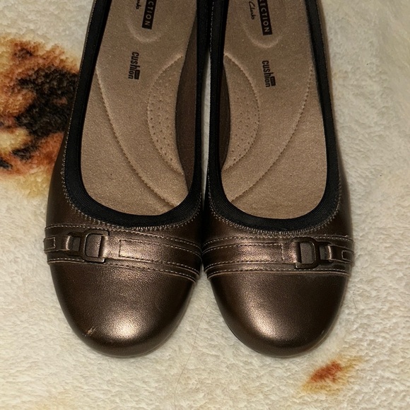 Clarks Brown and Black Flats Loafers with Decorative Buckle - Picture 5 of 8